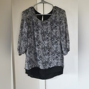 AB Studio Geometric Keyhole Split Open Back Flowy Blouse